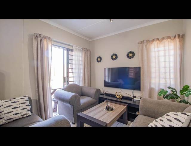 2 BEDROOM APARTMENT FOR SALE IN ESTHER PARK